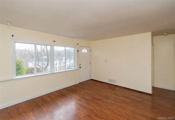 $274,900 | 43 Lafayette Drive, New Windsor, NY 12553