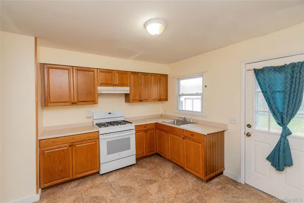 $274,900 | 43 Lafayette Drive, New Windsor, NY 12553