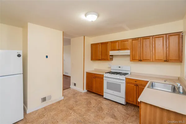 $274,900 | 43 Lafayette Drive, New Windsor, NY 12553