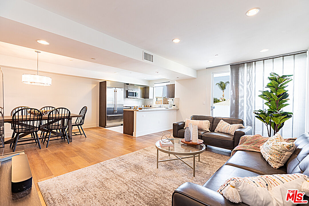 118 North Kings Road, Unit 305 Los Angeles, CA 90048 - Photo 1 of 37 Gallery Image 1