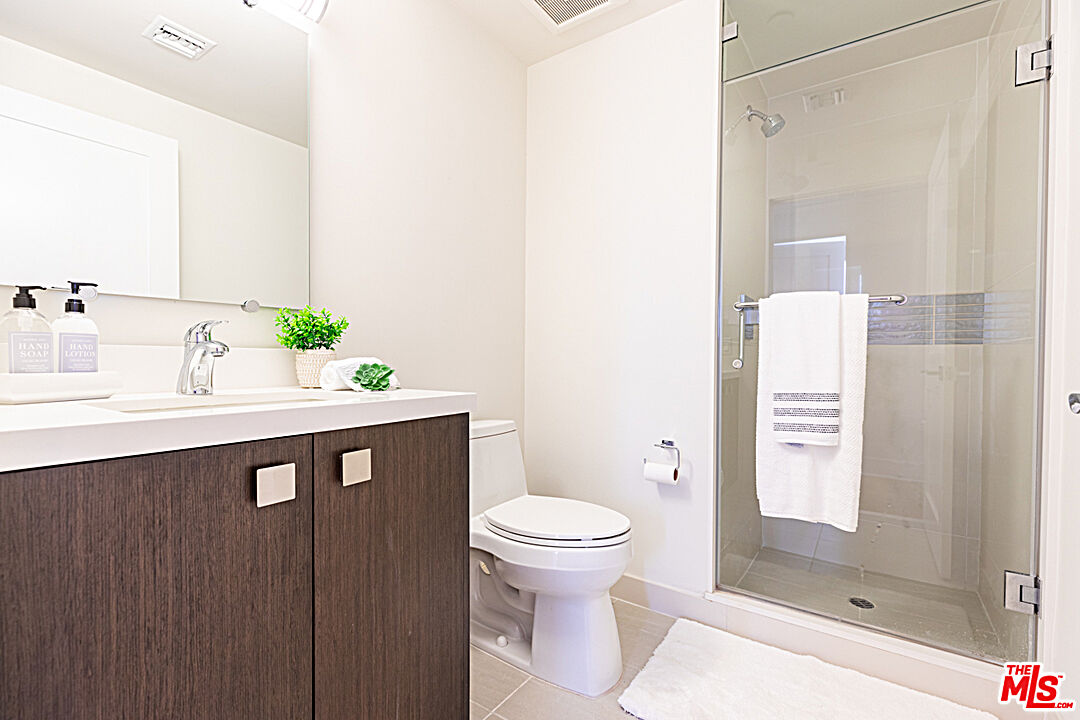 118 North Kings Road, Unit 305 Los Angeles, CA 90048 - Photo 23 of 37 Gallery Image 23