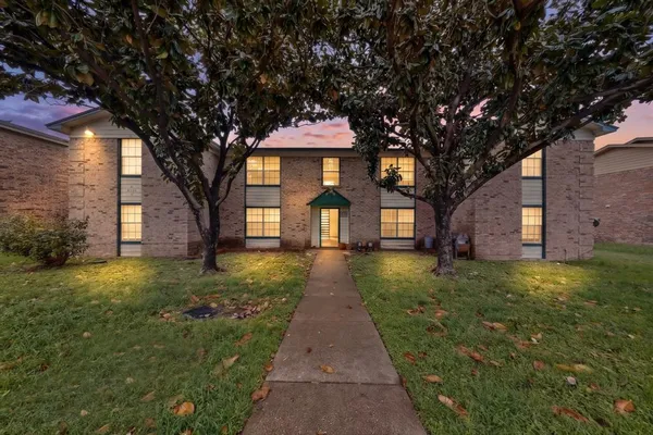 $1,195 | 8024 Cambridge Circle, Unit A, White Settlement, TX 76108