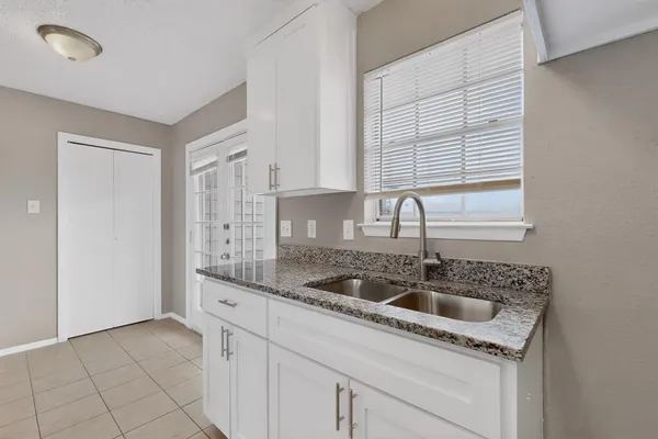 $1,195 | 8024 Cambridge Circle, Unit A, White Settlement, TX 76108