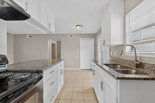 $1,195 | 8024 Cambridge Circle, Unit A, White Settlement, TX 76108