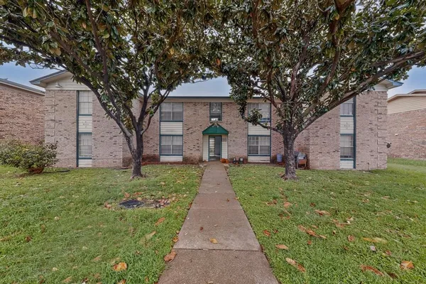 $1,195 | 8024 Cambridge Circle, Unit A, White Settlement, TX 76108