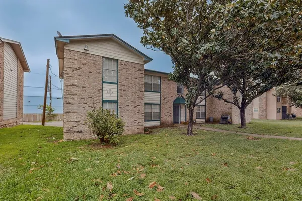$1,195 | 8024 Cambridge Circle, Unit A, White Settlement, TX 76108