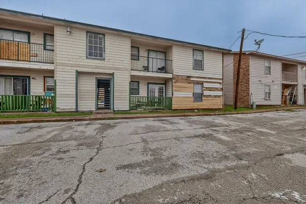$1,195 | 8024 Cambridge Circle, Unit A, White Settlement, TX 76108