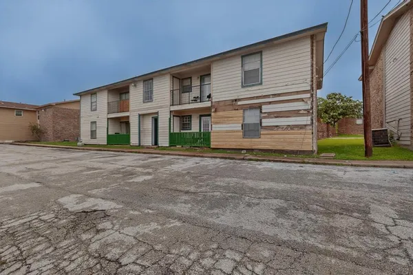$1,195 | 8024 Cambridge Circle, Unit A, White Settlement, TX 76108