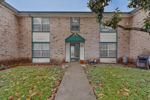 $1,195 | 8024 Cambridge Circle, Unit A, White Settlement, TX 76108