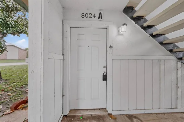 $1,195 | 8024 Cambridge Circle, Unit A, White Settlement, TX 76108