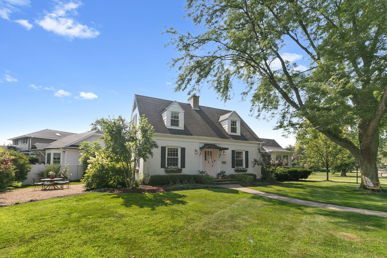 181 South Delaplaine Road Riverside, IL 60546 - Photo 1 of 36 a front view of a house with a yard