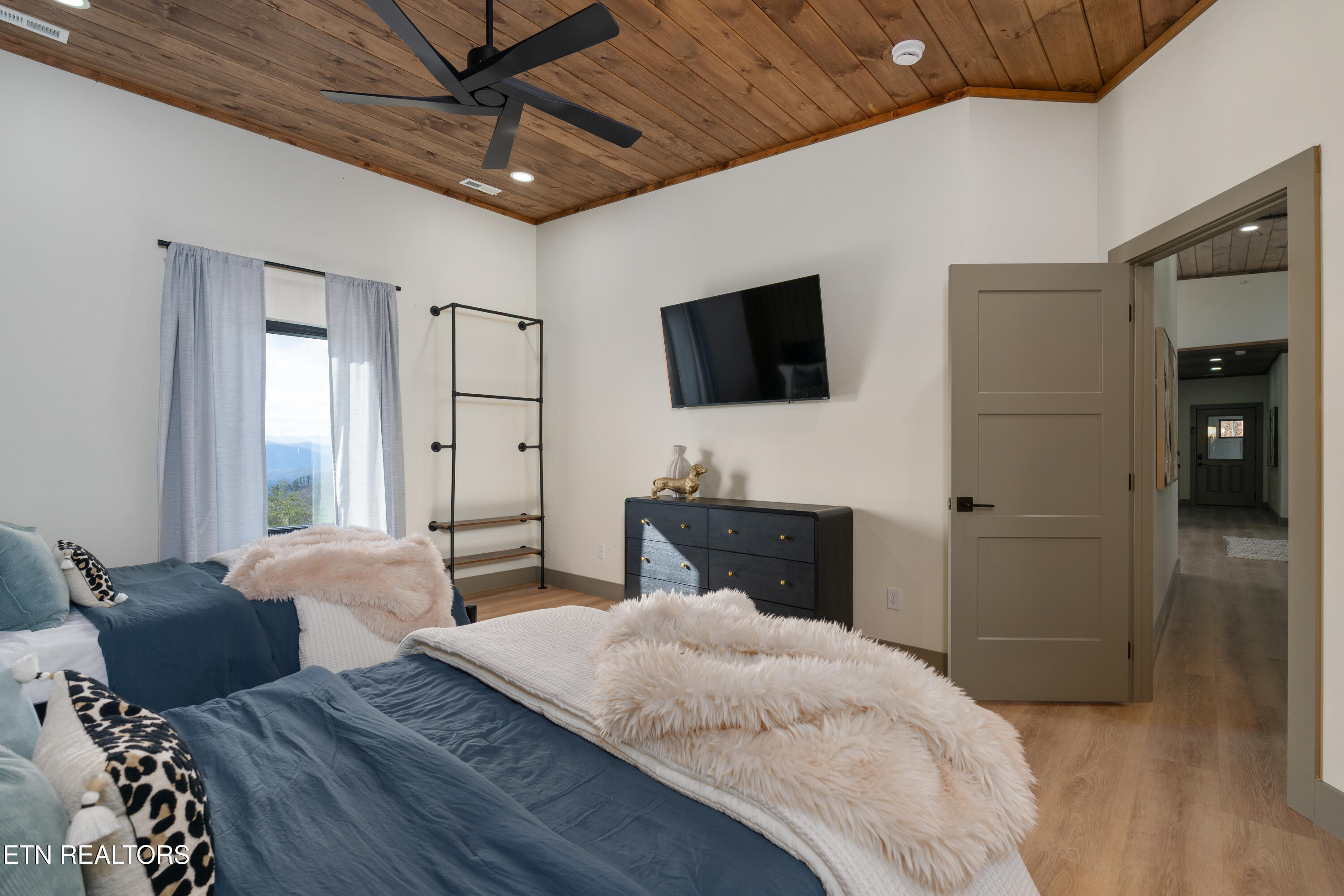 2349 Bluff Mountain Road Sevierville, TN 37862 - Photo 16 of 49 5A5110C4-6DF6-4E4F-9A58-94A2964A02D4