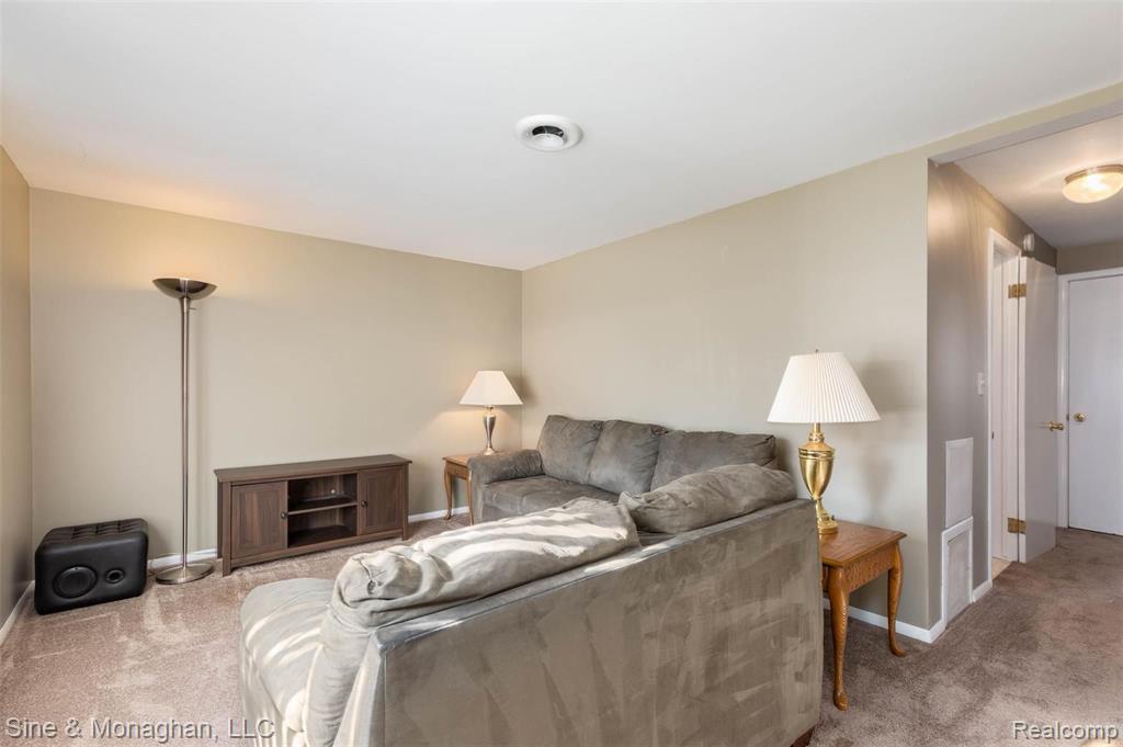 308 North Rochester Road, Unit 9 Clawson, MI 48017 - Photo 3 of 21