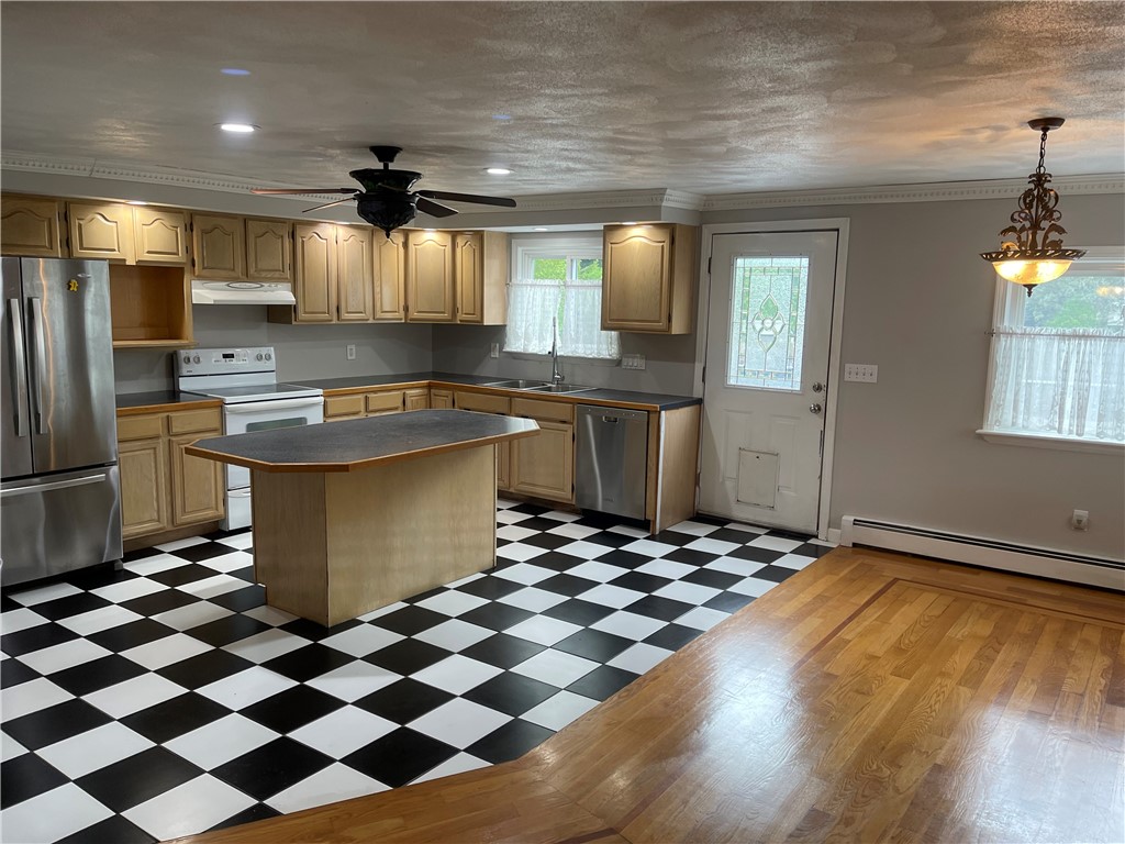 182 Nausauket Road Warwick, RI 02886 - Photo 3 of 19