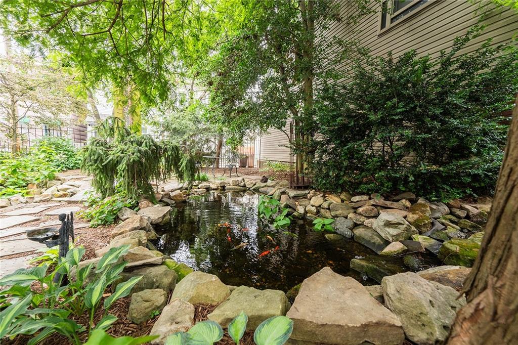 2220 Sarah Street, Unit 1 Pittsburgh, PA 15203 - Photo 33 of 37 a view of outdoor space