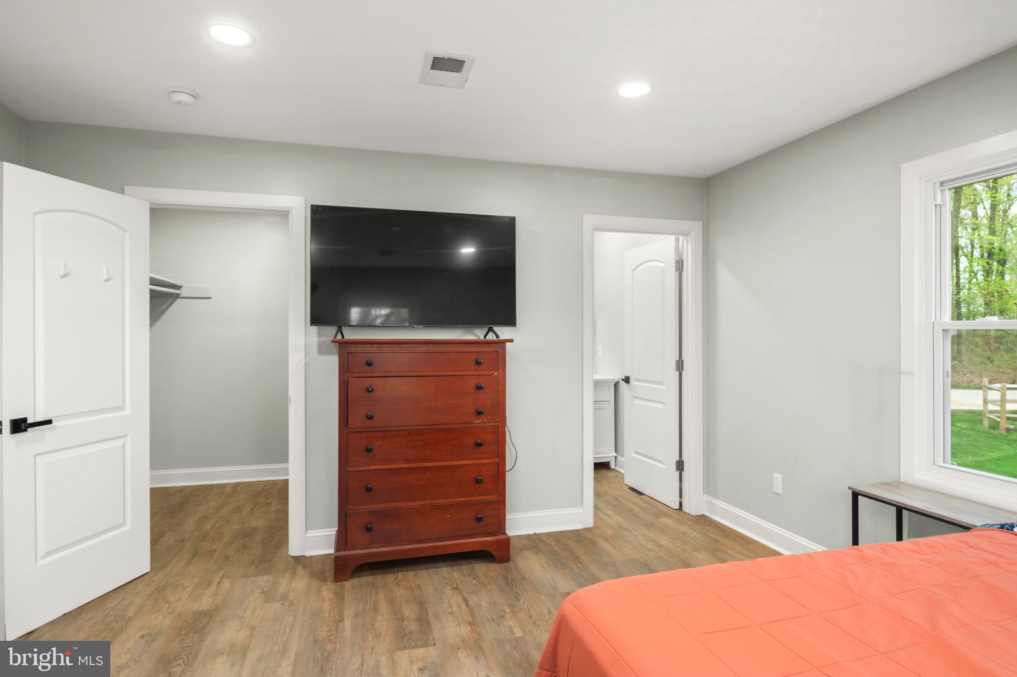 11439 Mountain View Road Damascus, MD 20872 - Photo 20 of 46 Generous primary closet