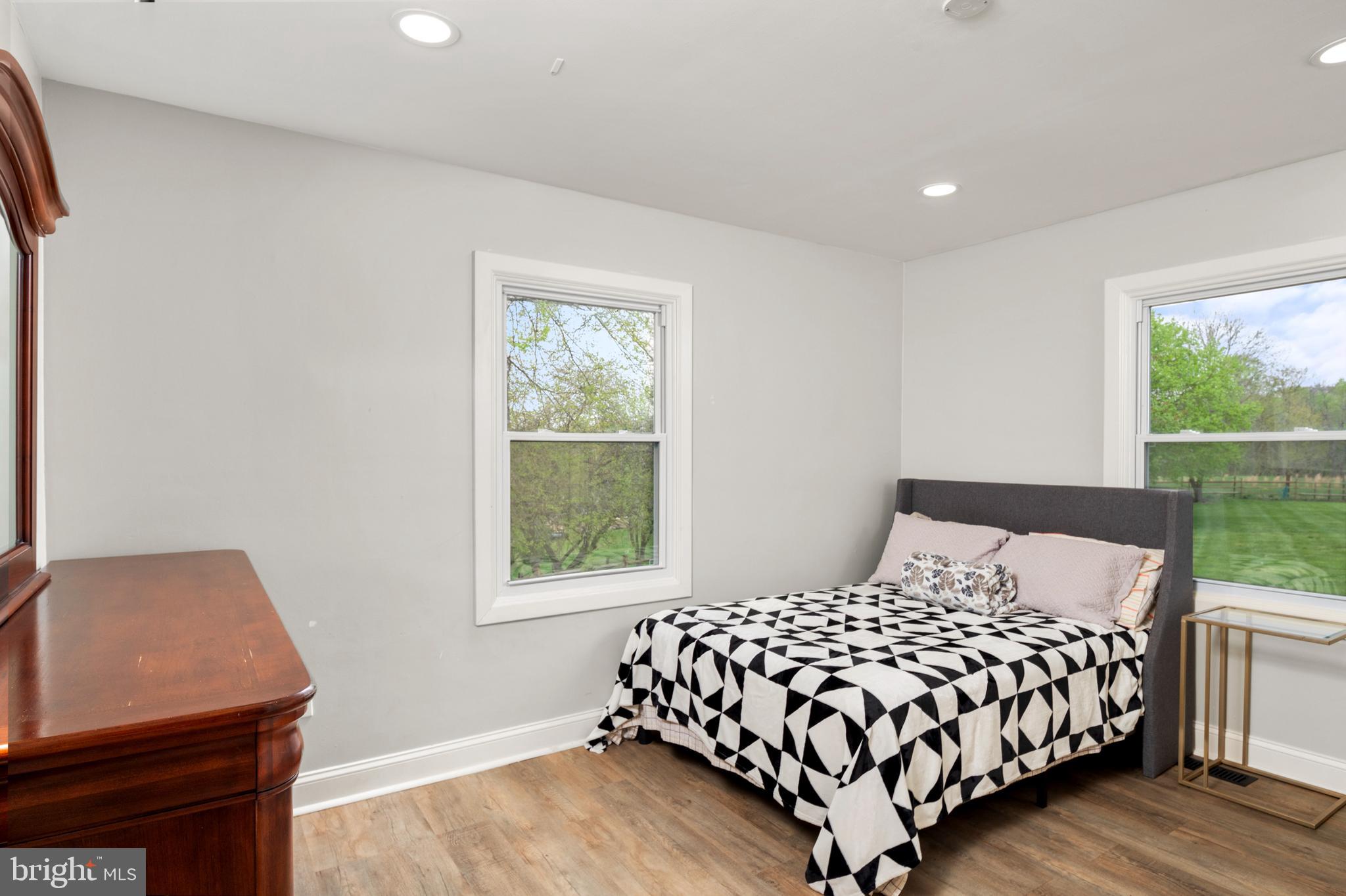 11439 Mountain View Road Damascus, MD 20872 - Photo 22 of 46 Main level bedroom 2