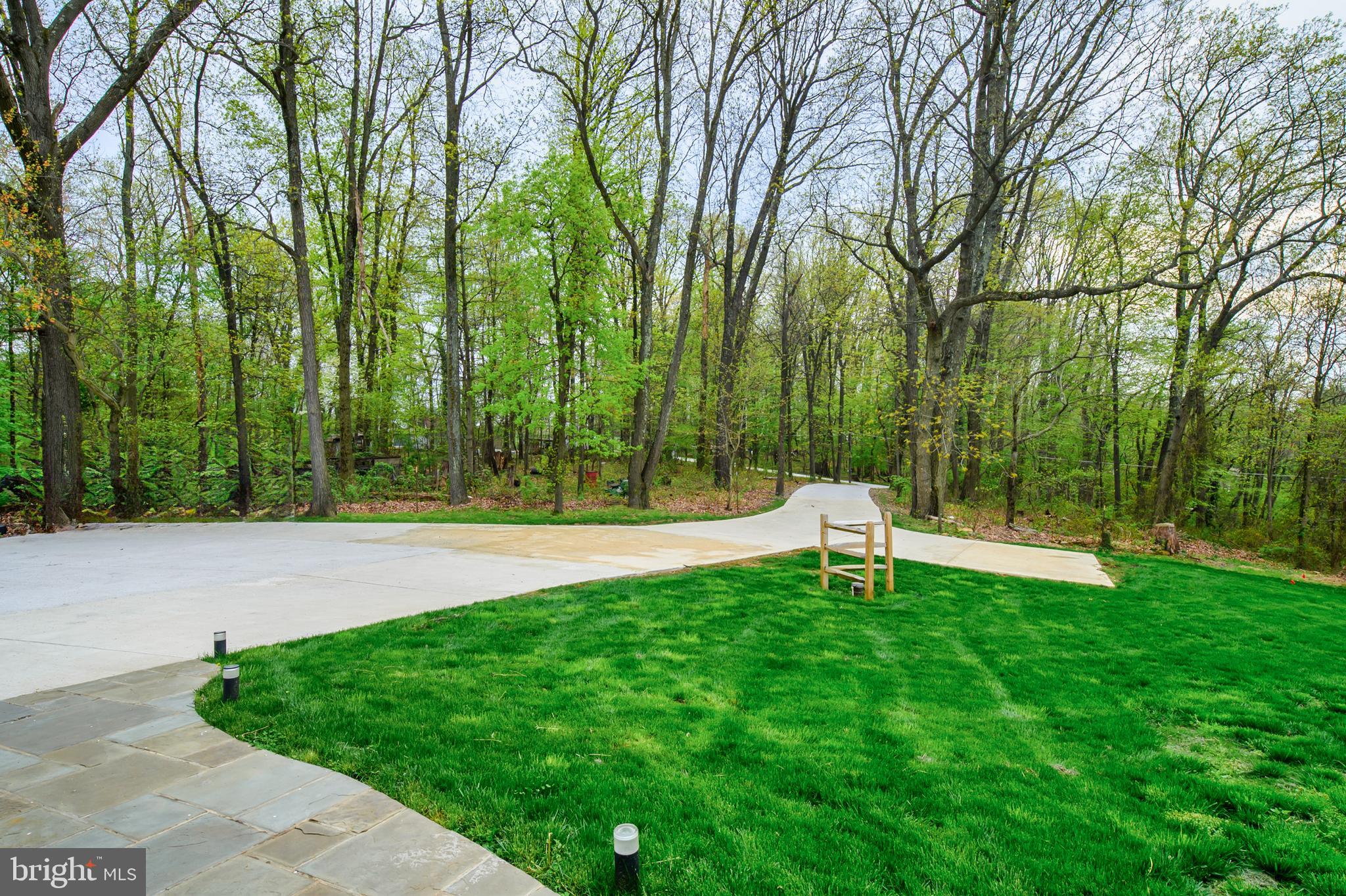 11439 Mountain View Road Damascus, MD 20872 - Photo 5 of 46 The large driveway offers plenty of parking