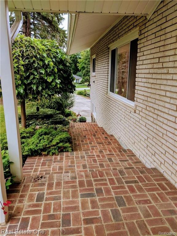 1249 Green Ridge Road Rochester Hills, MI 48309 - Photo 5 of 38