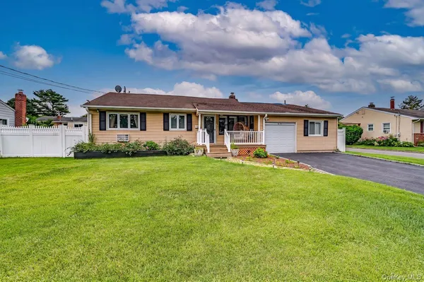 $699,999 | 22 Dollard Drive, North Babylon, NY 11703