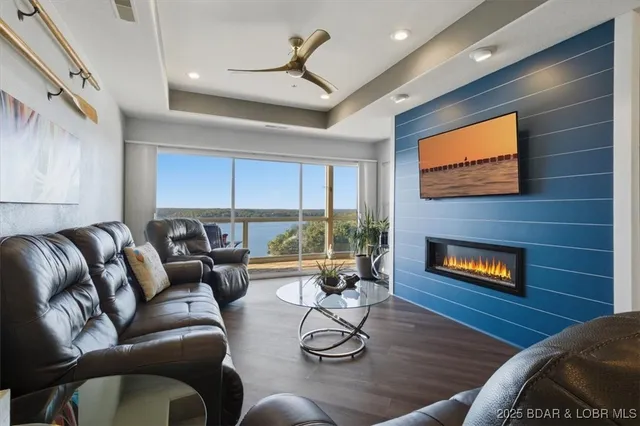 $314,900 | 56 Emerald Bay Drive, Unit 3D, Lake Ozark, MO 65049