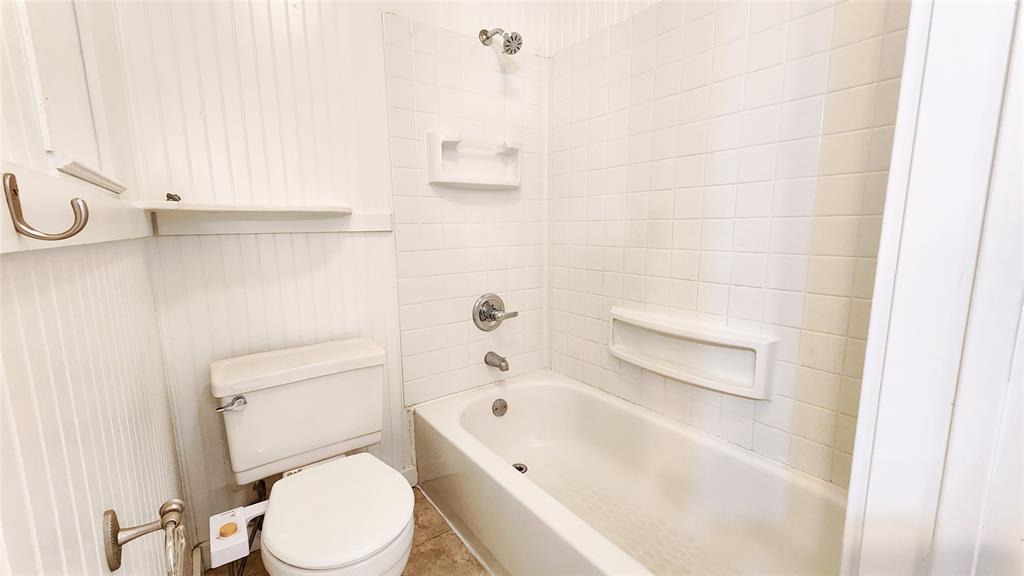 3905 Windflower Lane Fort Worth, TX 76137 - Photo 25 of 32 a bathroom with a bathtub and a toilet