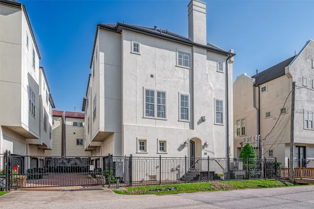 $3,200 | 2524 Sherwin Street, Houston, TX 77007