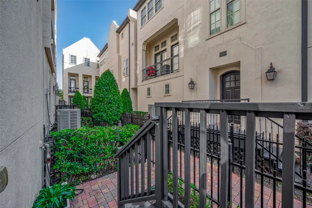 $3,200 | 2524 Sherwin Street, Houston, TX 77007