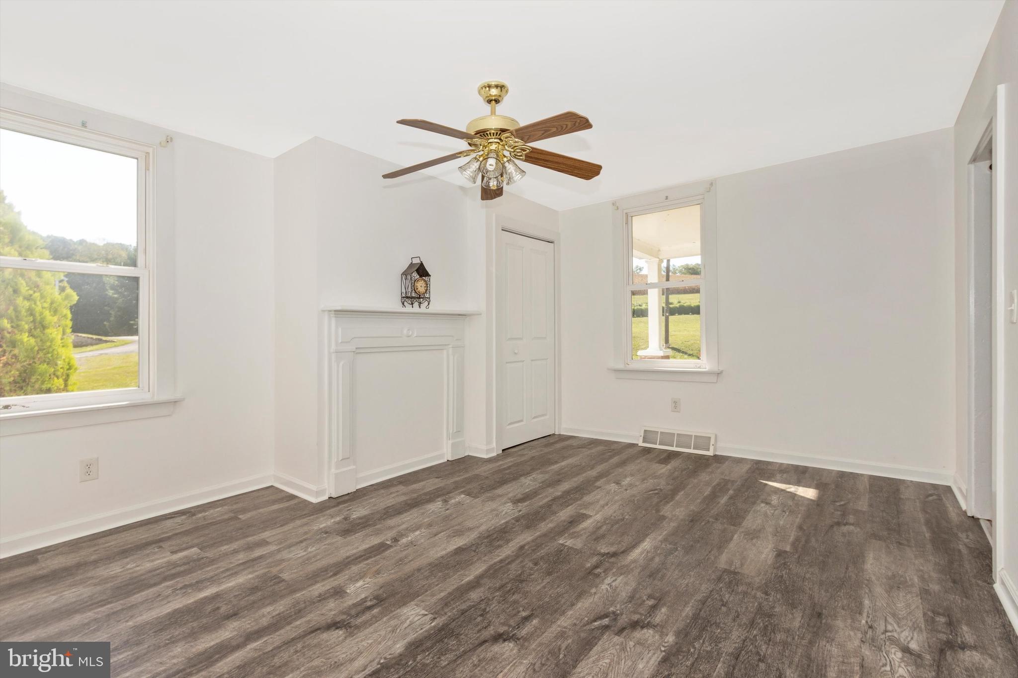 13634 Glissans Mill Road Mount Airy, MD 21771 - Photo 6 of 49 Living Room
