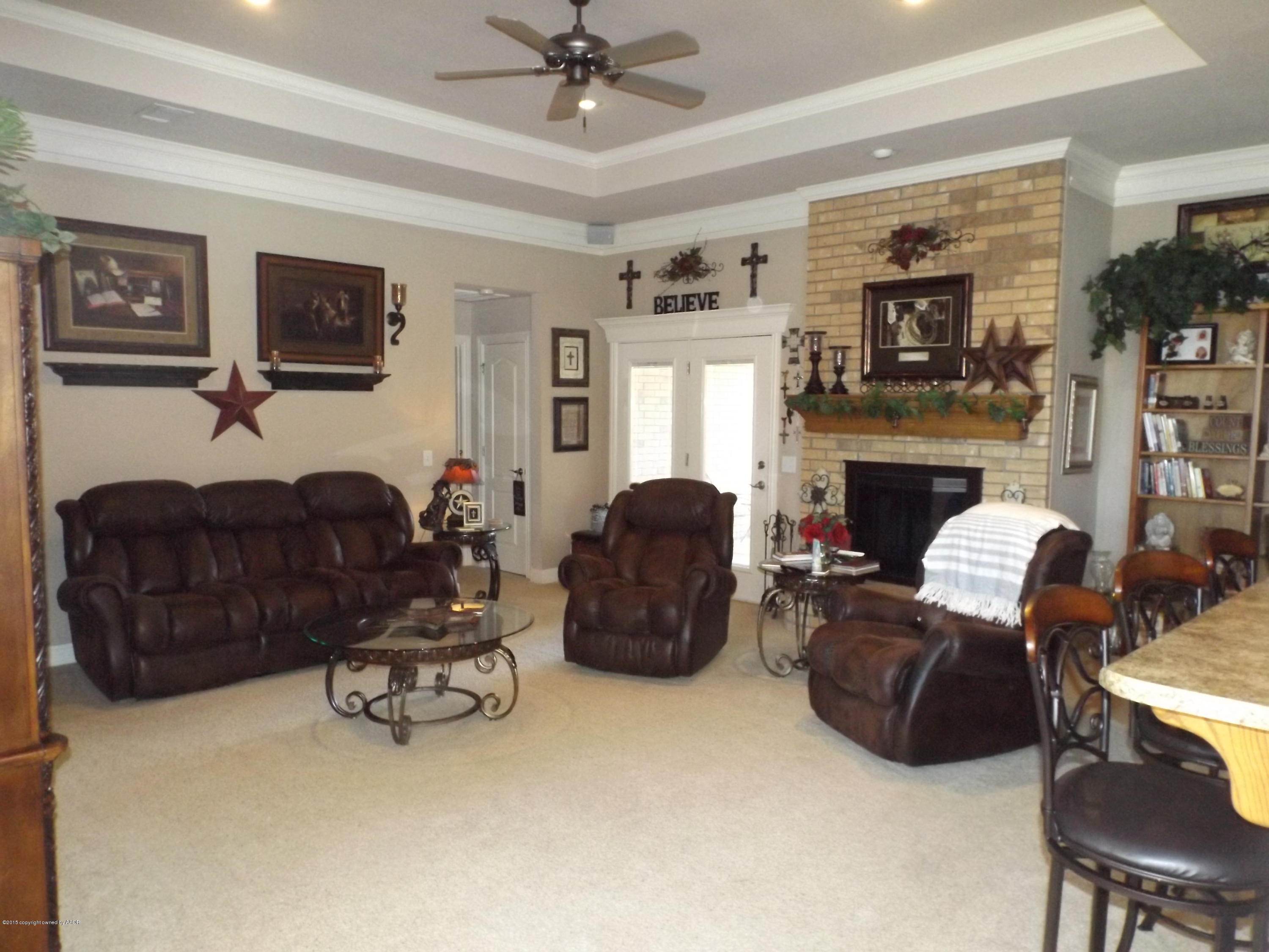 6917 Thunder Road Amarillo, TX 79119 - Photo 4 of 26 Living Room