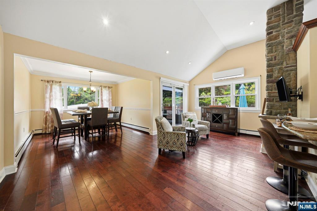 22 Federal Hill Road Pompton Lakes, NJ 07442 - Photo 5 of 40