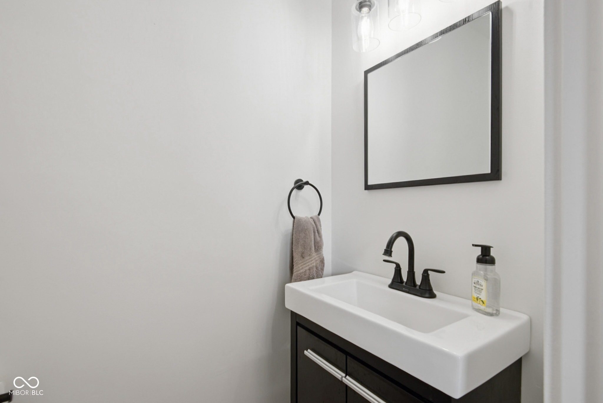 2741 Taylor Road Columbus, IN 47203 - Photo 18 of 28 Gallery Image 18