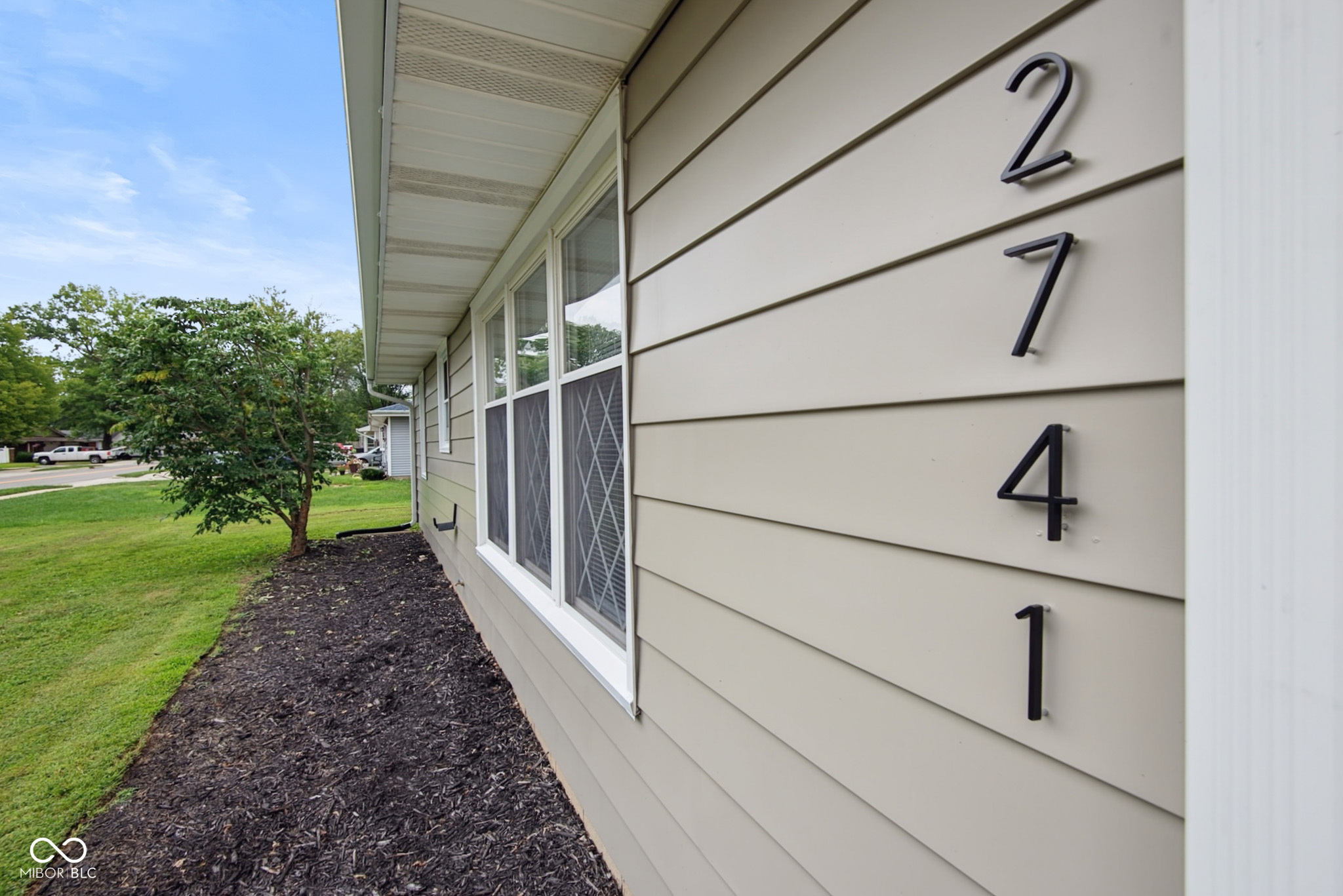 2741 Taylor Road Columbus, IN 47203 - Photo 2 of 28 Gallery Image 2