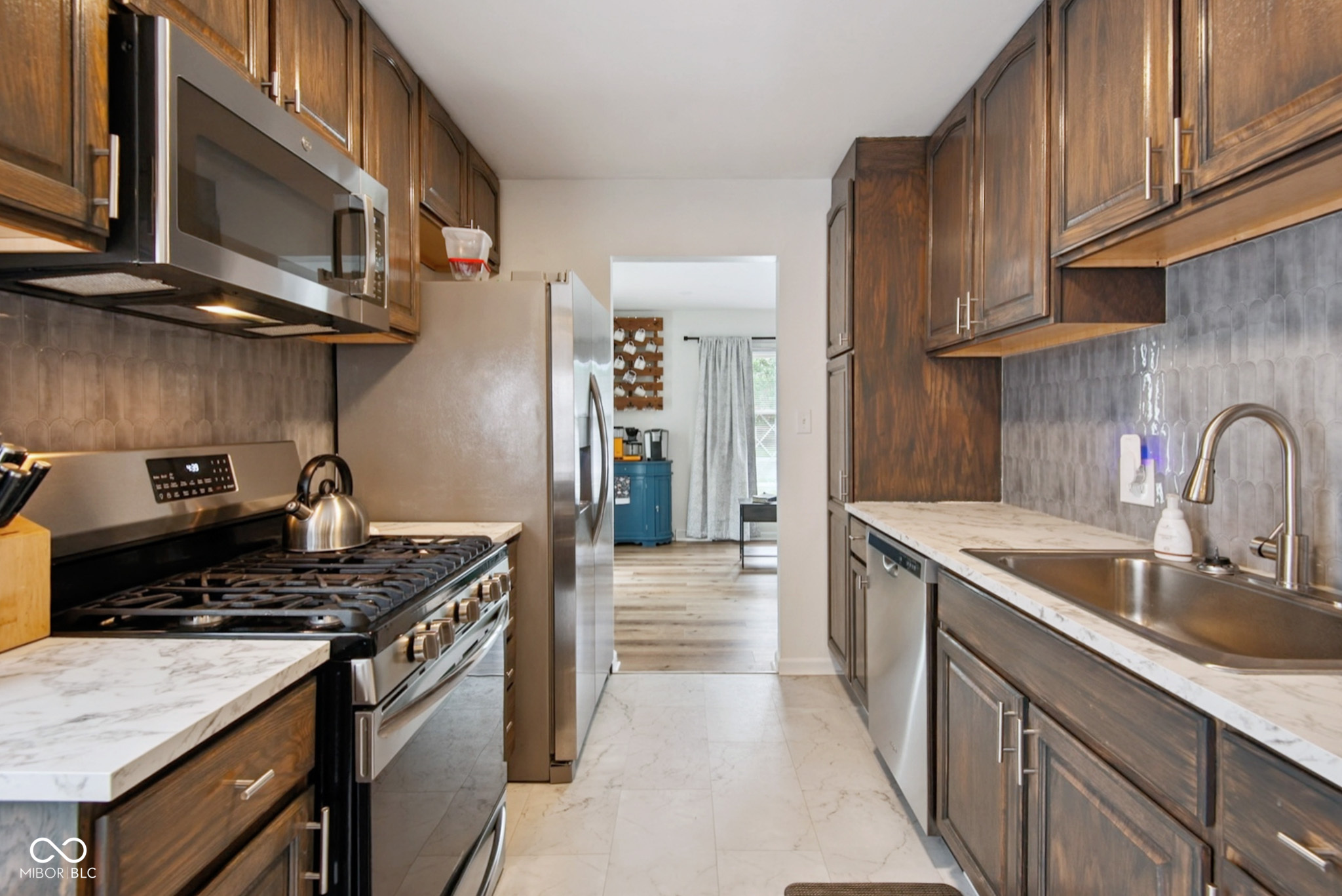 2741 Taylor Road Columbus, IN 47203 - Photo 7 of 28 Gallery Image 7