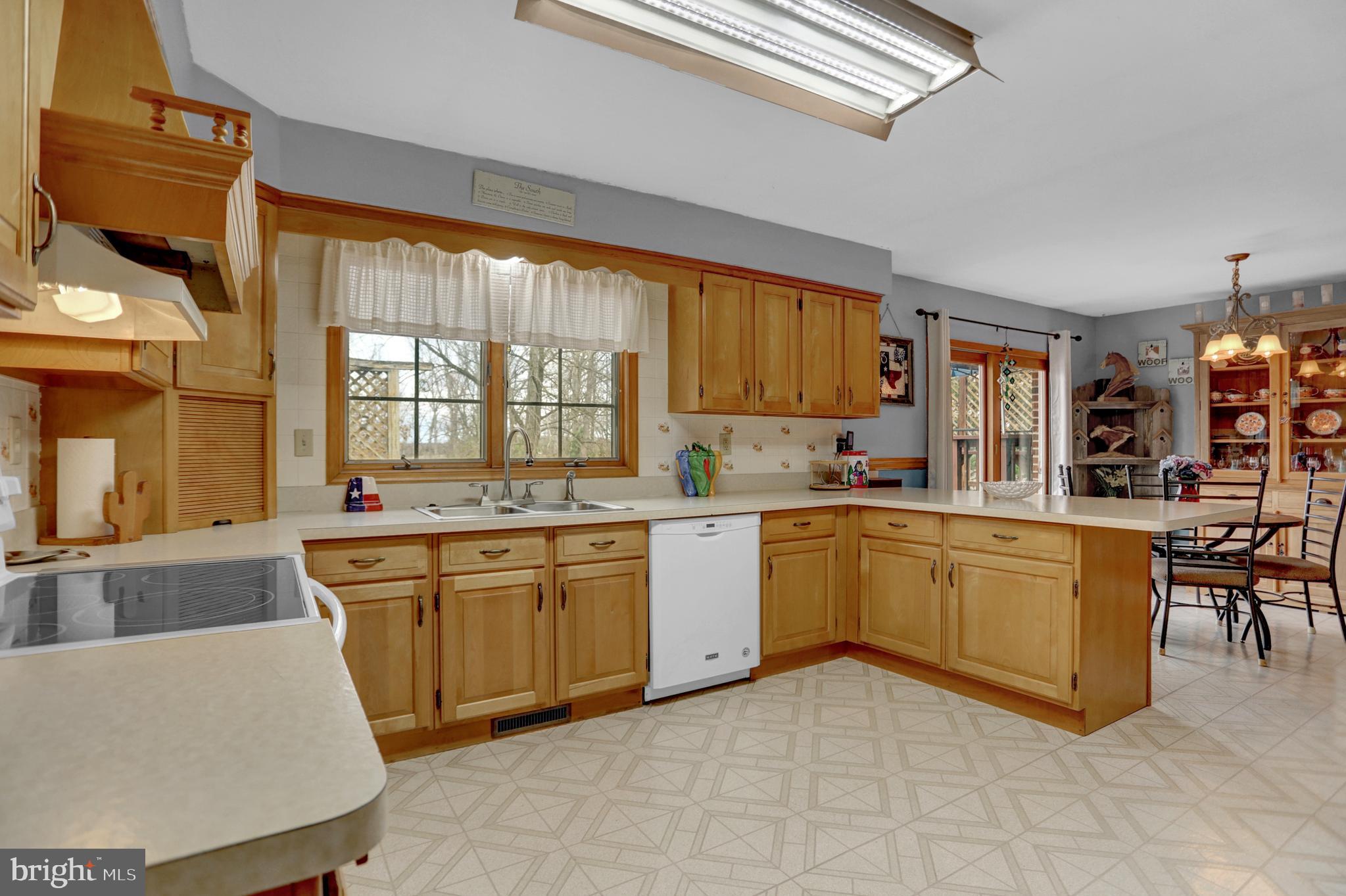 1738 Castleton Road Darlington, MD 21034 - Photo 19 of 48 LOVELY OAK CABINETS