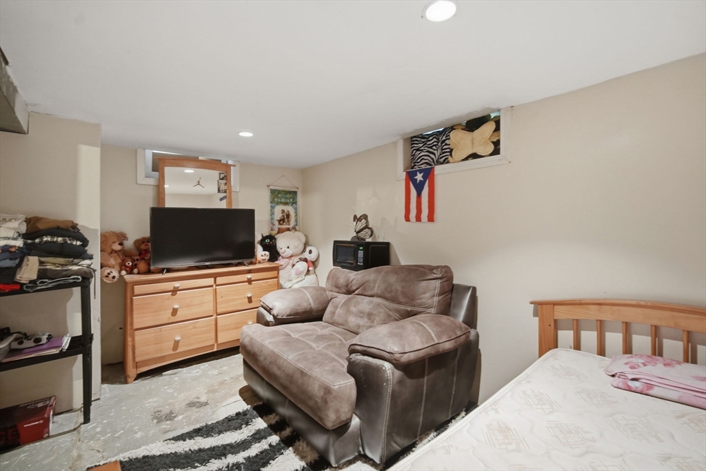 91 Ardmore Street Springfield, MA 01104 - Photo 17 of 23