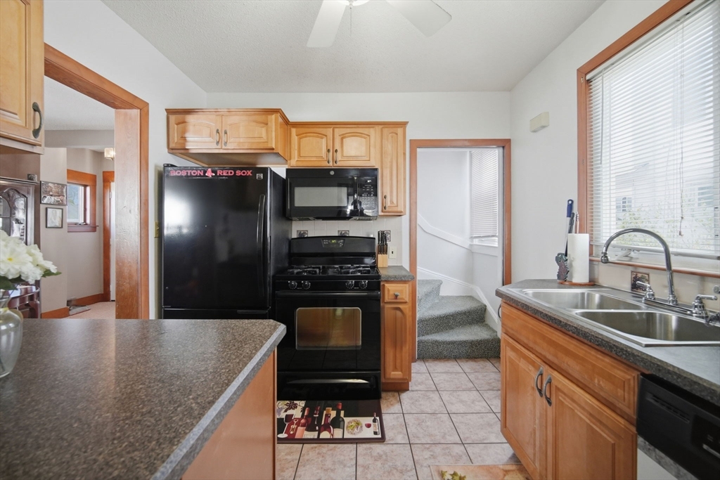 91 Ardmore Street Springfield, MA 01104 - Photo 10 of 23