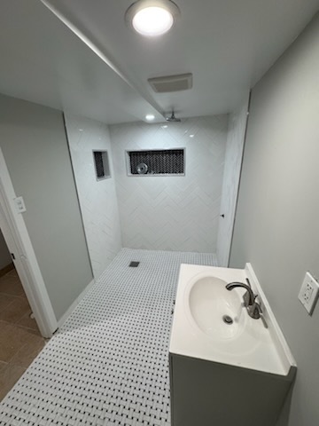 4426 South Talman Avenue, Unit G Chicago, IL 60632 - Photo 9 of 11 a bathroom with a sink a toilet and shower