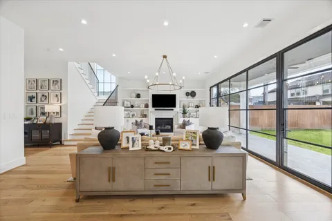 $1,720,000 | 1315 Gardenia Drive, Houston, TX 77018