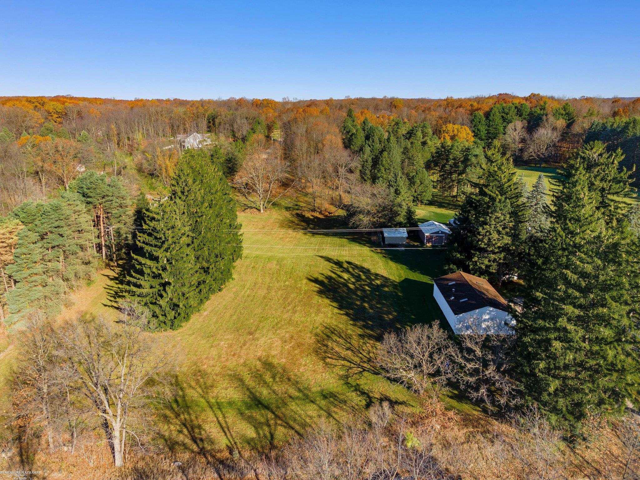 11421 Clyde Road Fenton, MI 48430 - Photo 39 of 46 50160049-c454f89a-2466-41e5-9fa4-503f8bf904f1.JPG