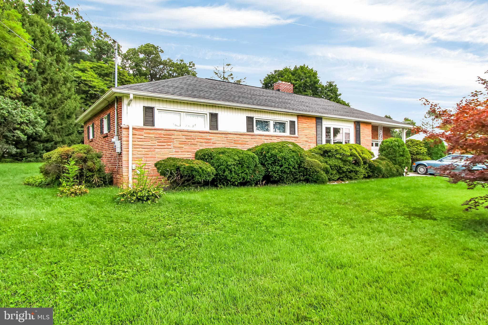 871 Locust Grove Road York, PA 17402 - Photo 2 of 29 Gallery Image 2