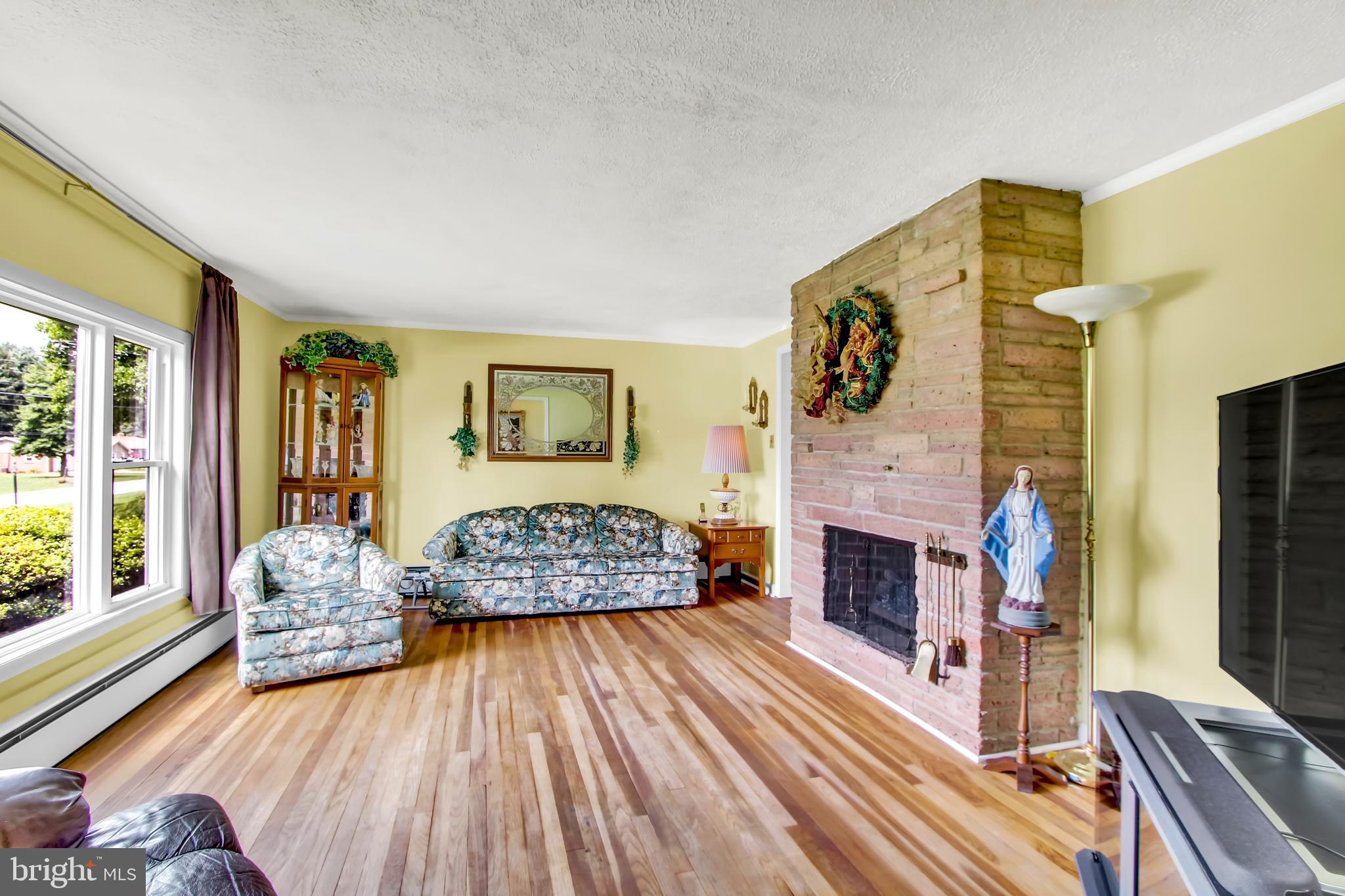 871 Locust Grove Road York, PA 17402 - Photo 3 of 29 Gallery Image 3