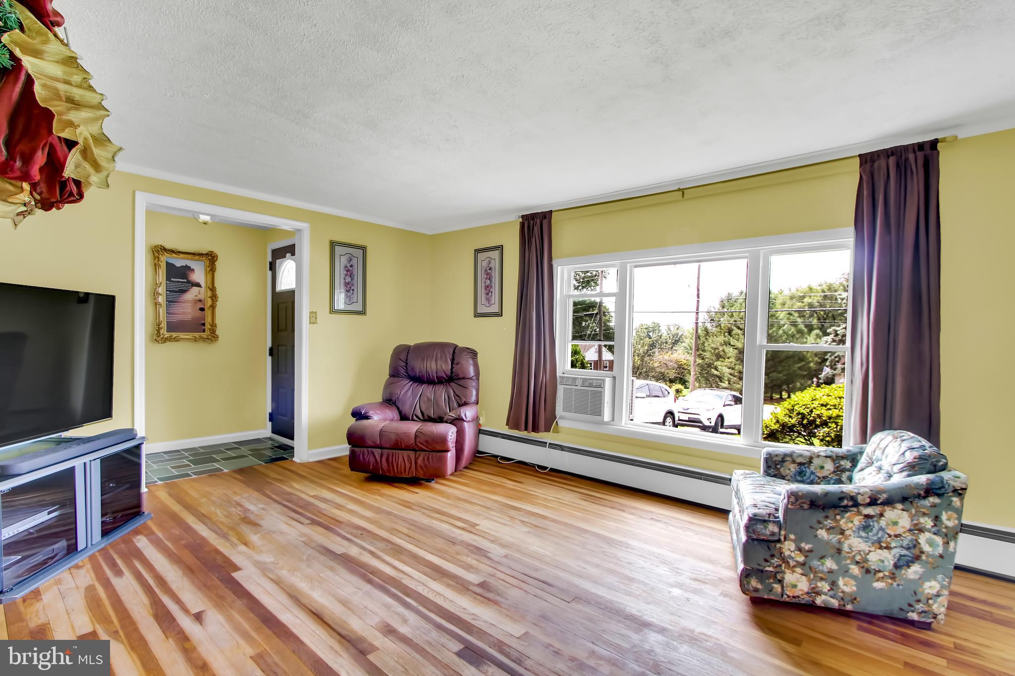 871 Locust Grove Road York, PA 17402 - Photo 4 of 29 Gallery Image 4