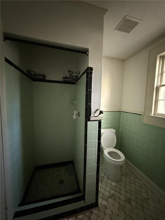 952 Wayside Street Cornelia, GA 30531 - Photo 26 of 50 a bathroom with a granite countertop toilet and a sink