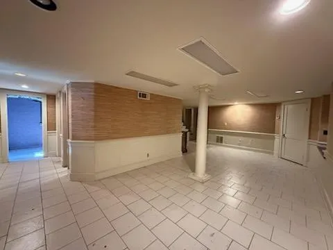 a view of a house with backyard