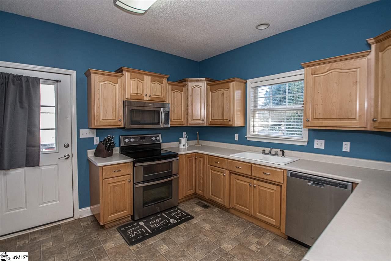 110 Thompson Road Wellford, SC 29385 - Photo 9 of 29