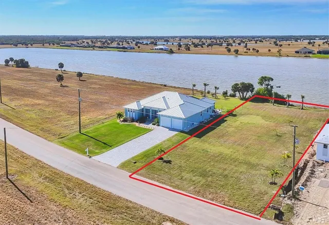 a view of a tennis court
