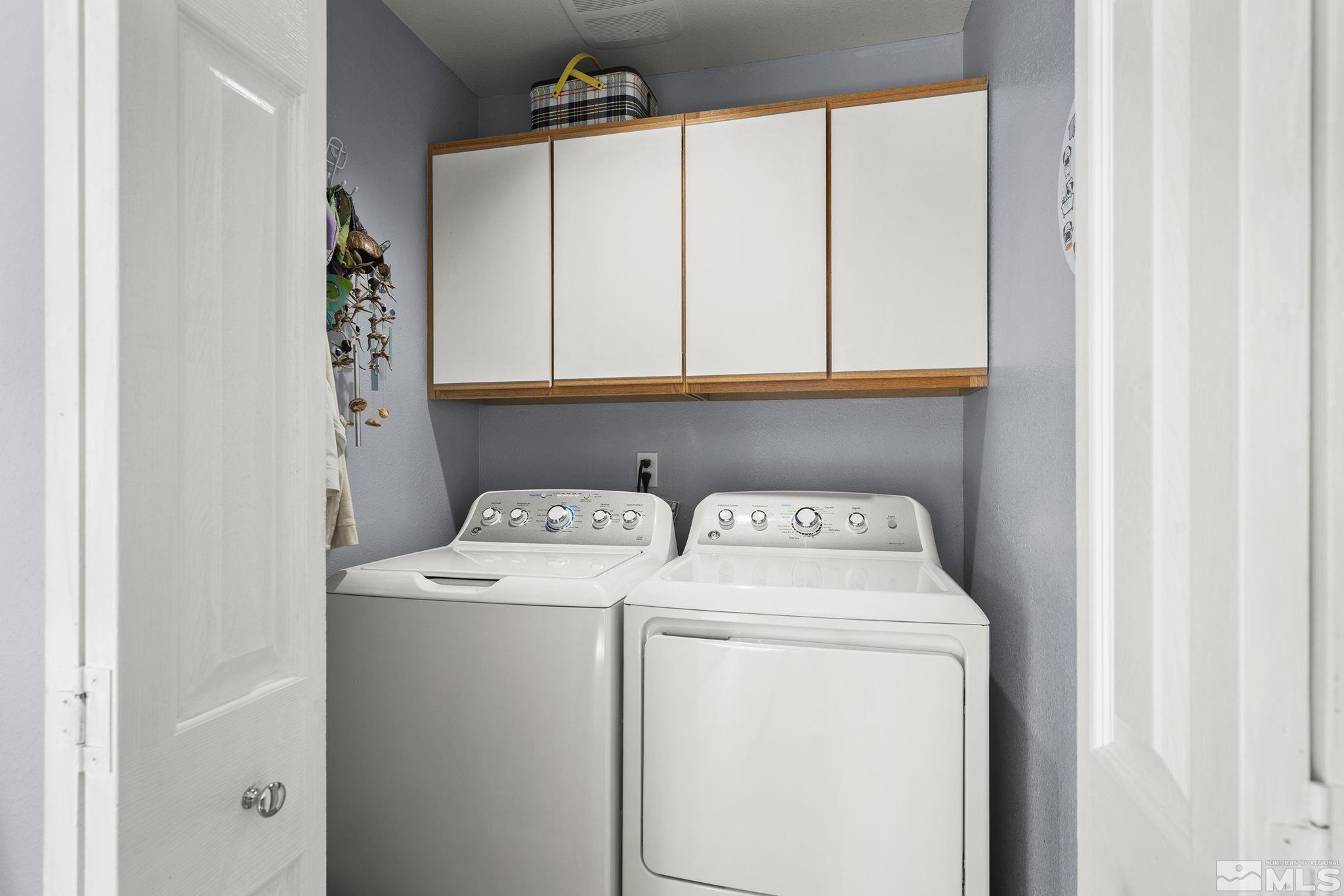 3160 Knight Road Reno, NV 89509 - Photo 12 of 39 a utility room with dryer and washer