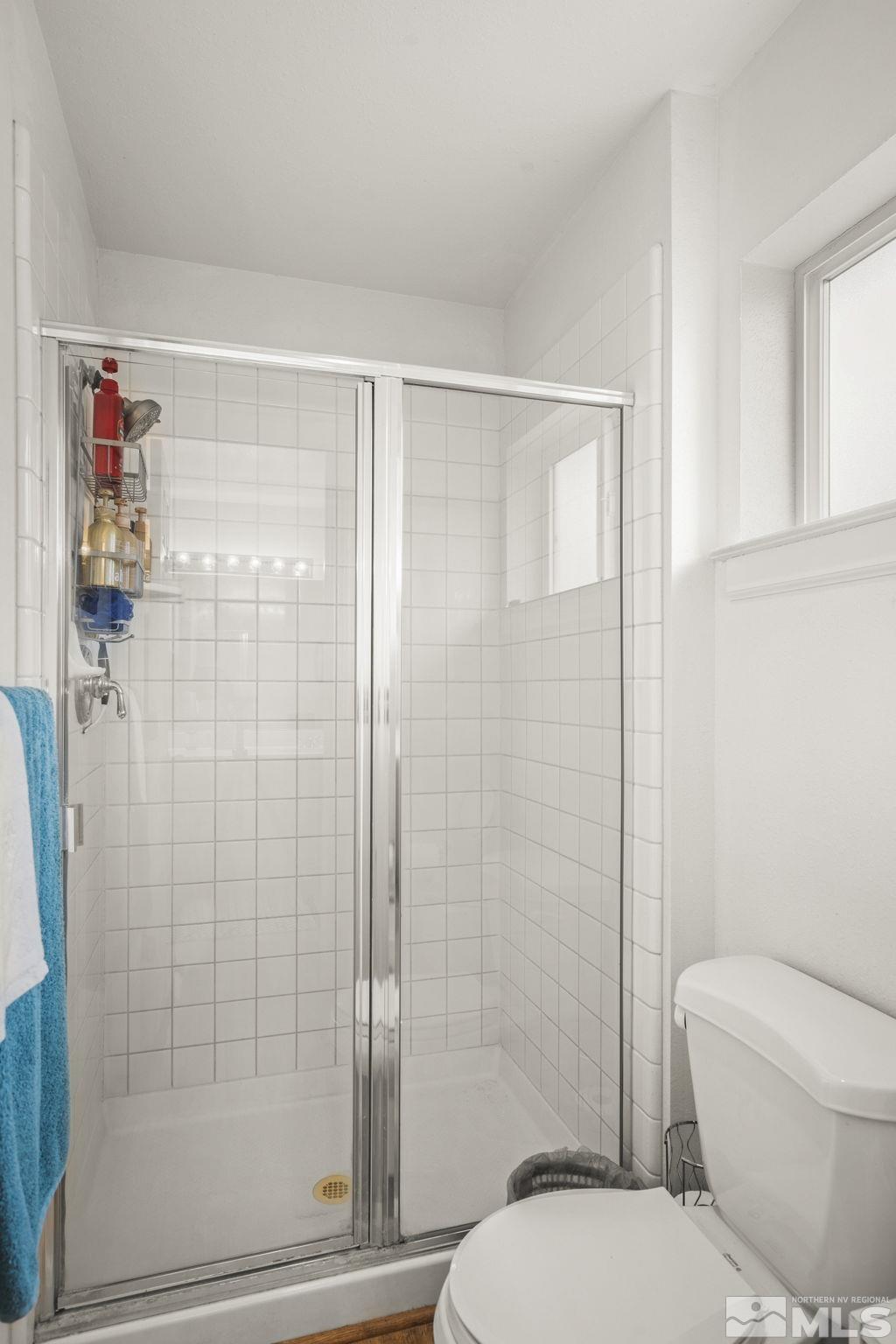 3160 Knight Road Reno, NV 89509 - Photo 18 of 39 a bathroom with a toilet and a shower