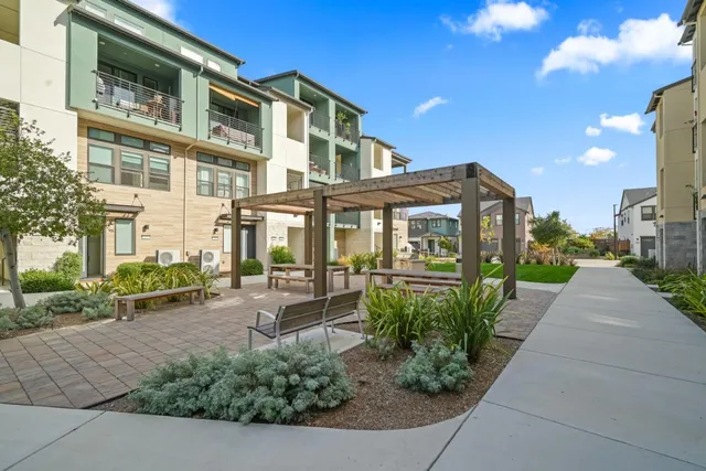 $1,298,000 | 176 Waters Park Circle, San Mateo, CA 94403